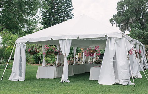 11 عوامل يجب مراعاتها قبل التخطيط لحفل زفاف في خيمة
