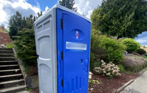 Compact Plastic Portable Toilet in Canada