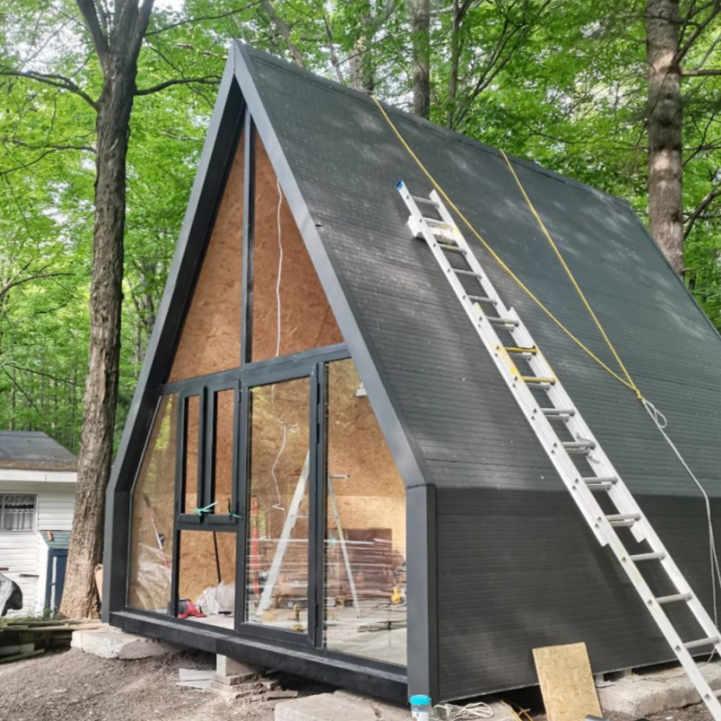 عرض حالة مشروع منزل مثلث الشكل من طابقين بهيكل فولاذي لعميل فرنسي