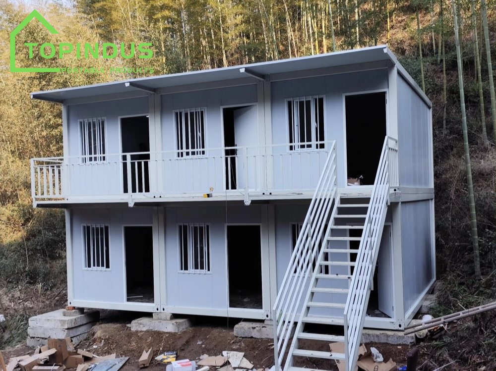 مشروع منزل حاويات قابل للفصل مكون من طابقين مصمم حسب الطلب في إندونيسيا