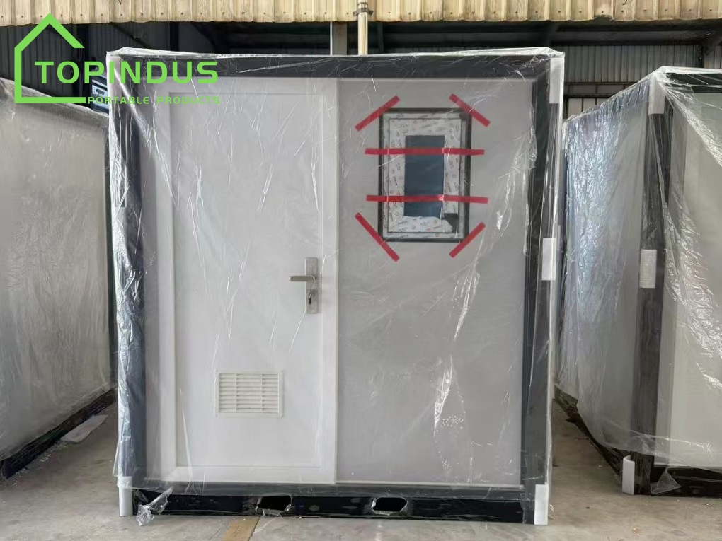 مرحاض حمام صغير مُصمم خصيصًا لعميل أسترالي