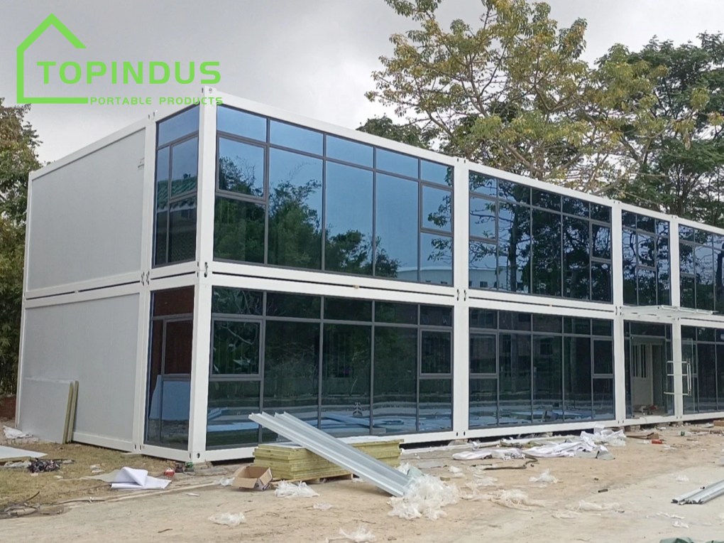 منزل حاويات جاهز للتجميع مكون من طابقين للاستخدام المكتبي في ماليزيا